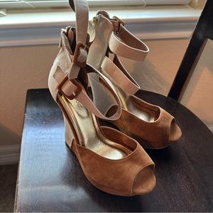 Bamboo Pompey Size 9 Brown Beige Tan Wedge Women’s Shoes